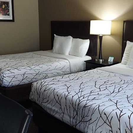 Parkwood Inn & Suites Manhattan Bagian luar foto