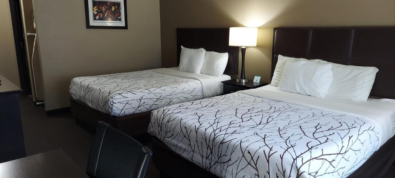 Parkwood Inn & Suites Manhattan Bagian luar foto