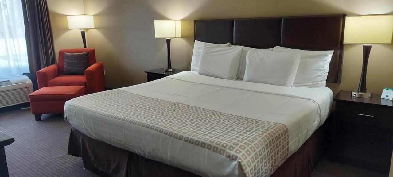 Parkwood Inn & Suites Manhattan Bagian luar foto