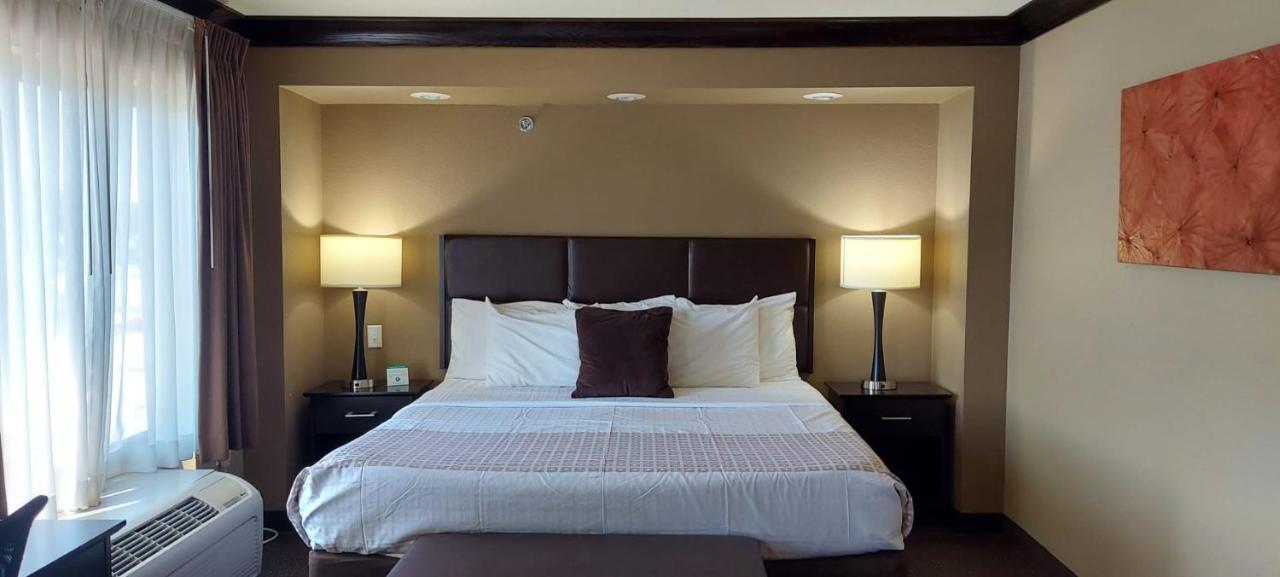 Parkwood Inn & Suites Manhattan Bagian luar foto