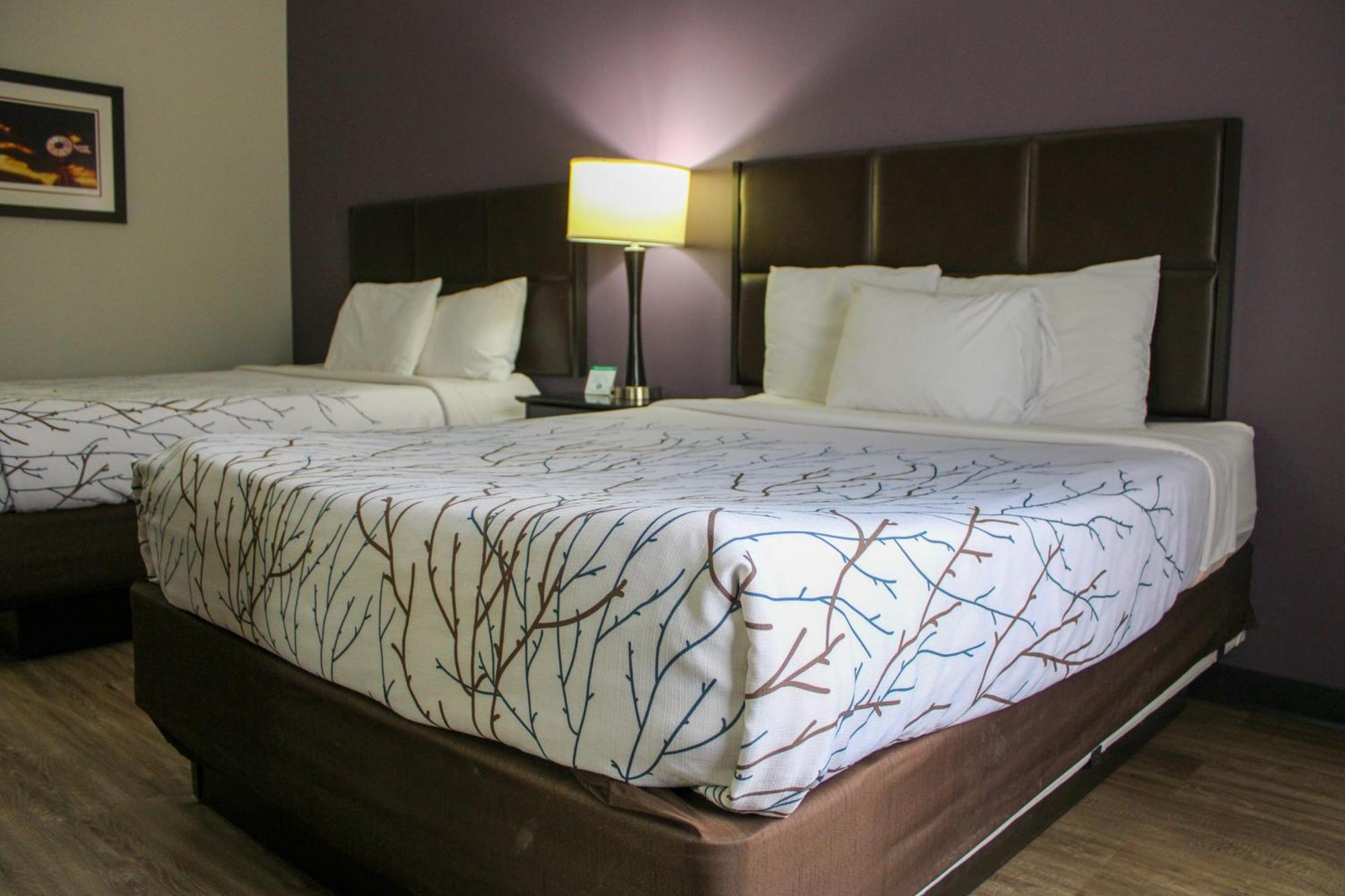 Parkwood Inn & Suites Manhattan Bagian luar foto