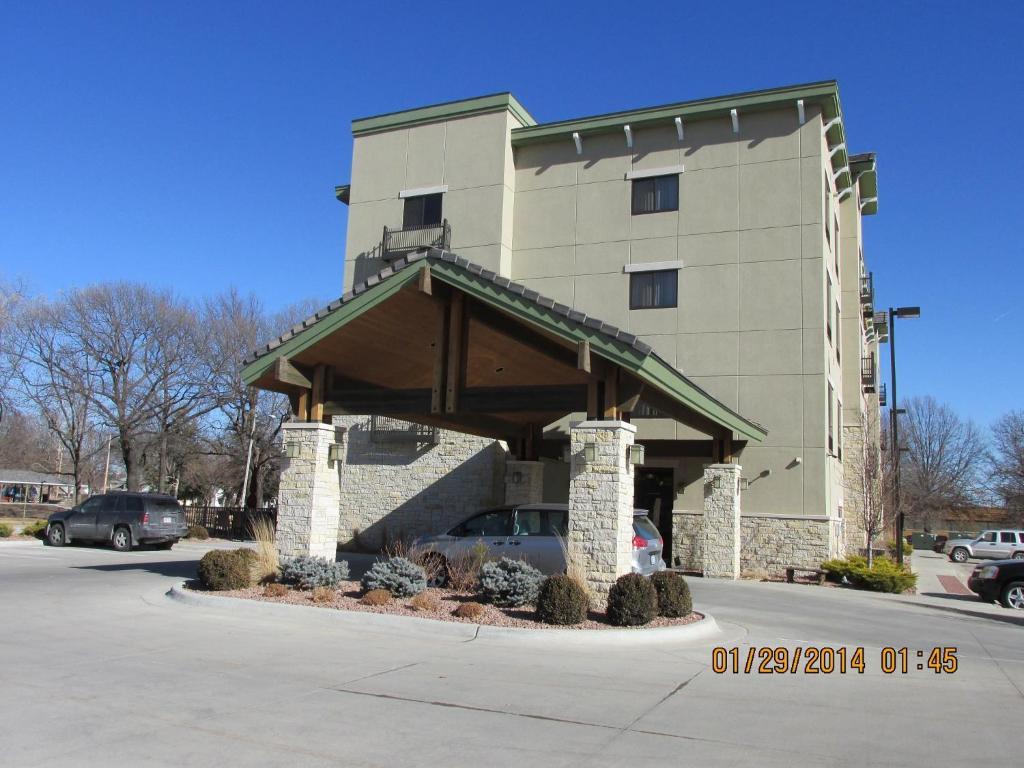 Parkwood Inn & Suites Manhattan Bagian luar foto