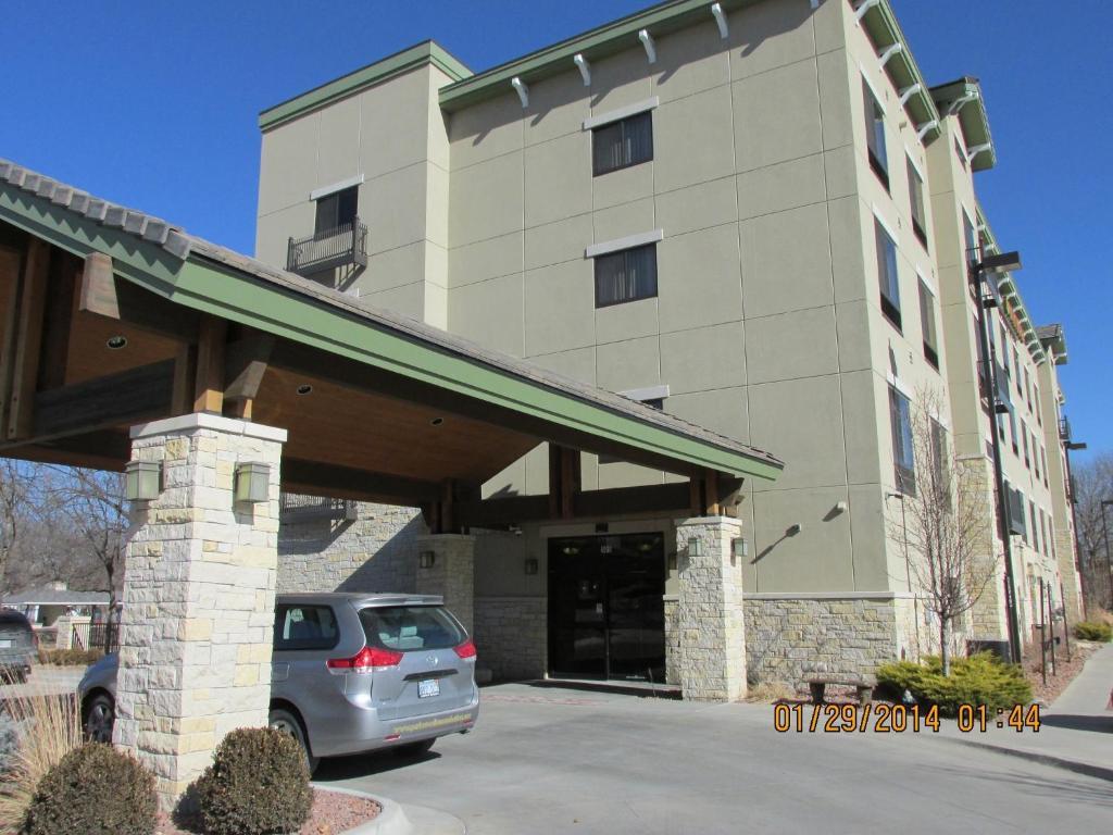 Parkwood Inn & Suites Manhattan Bagian luar foto